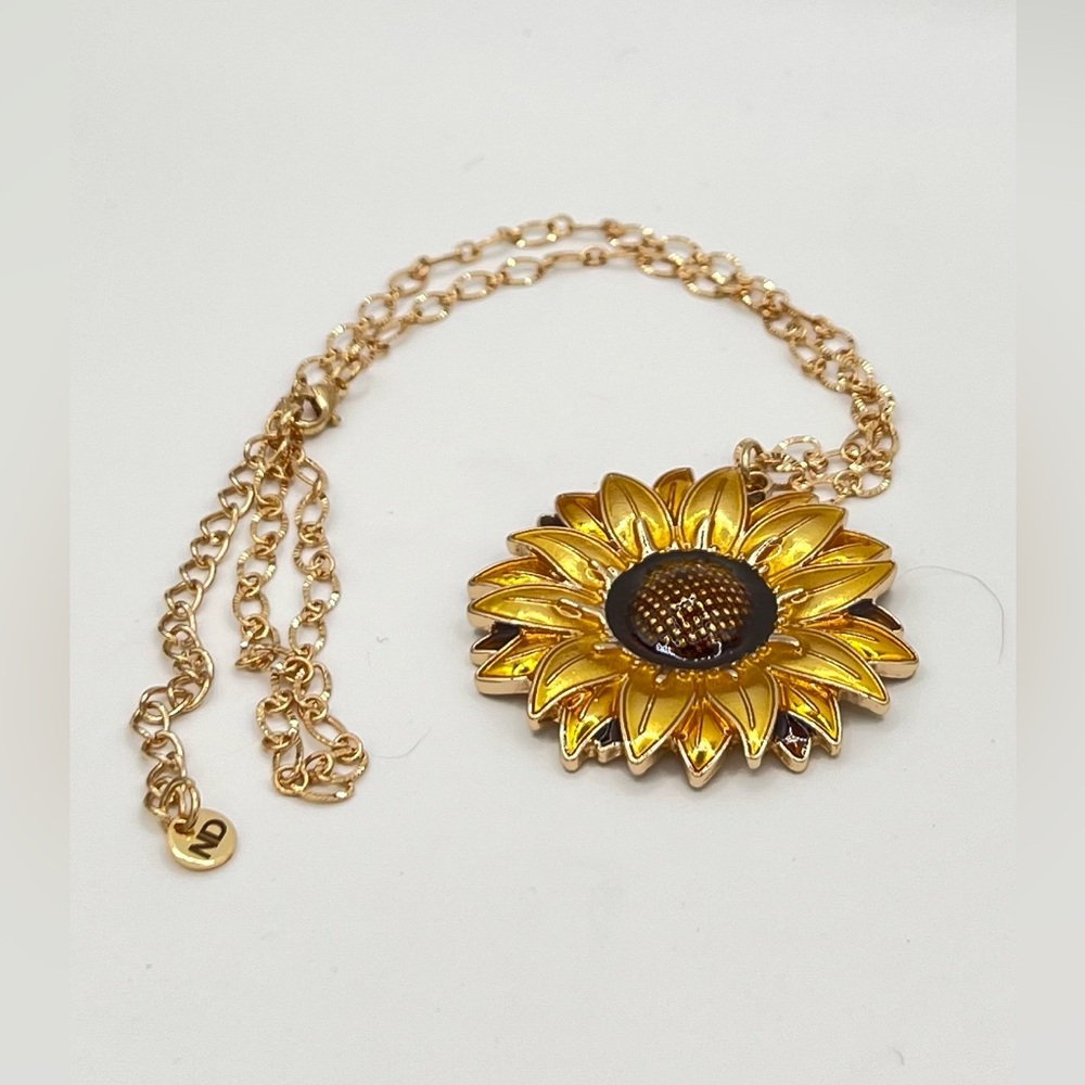 Large Sunflower Pendant Necklace - Picture 2 of 3